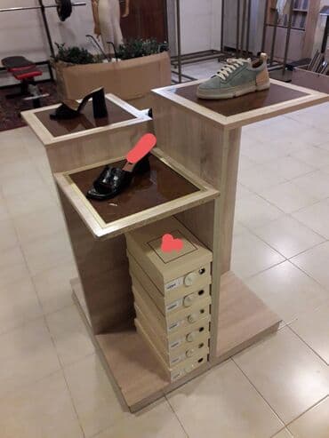 вешалка для брюк и рубашек напольная: Taxta vitrin ayaqqabi şalvar köynek üçun el verislidir baha alinib — 4