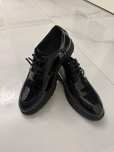 Qara laklı klassik ayaqqabı

39 razmer teze kimidi