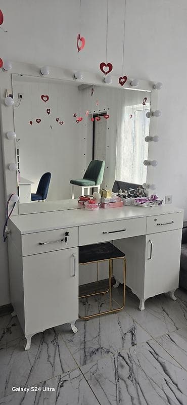 Vizaj güzgülü makiyaj masası – salon və ev istifadəsi üçün - Böyük