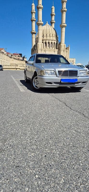Mercedes-Benz C 230: 2.2 l | 1995 il Sedan — 2