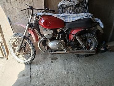 dört teker motor: Kros tərzində köhnə tip motosiklet Xüsusiyyətlər: - Tək silindrli — 3