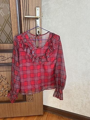 Yalniz 1 defe geyinilib seliqeli ve yeni veziyyetdedir