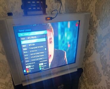 dırnağ aparatı: İşlənmiş Televizor Samsung 70" Ünvandan götürmə — 2