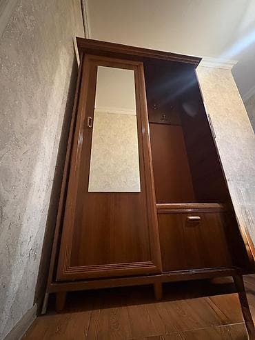 skaf kupe: İşlənmiş, 1 qapı, Güzgülü, Qəhvəyi, Digər material, Kupe, Düz dolab — 1