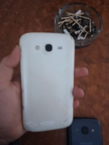 smart watch samsung: Məhsul: Samsung smartfon (ağ rəng) Xüsusiyyətlər: - Ön paneldə fiziki — 1