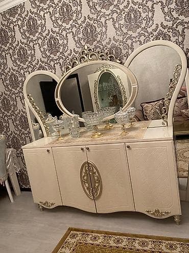 Klassik üslubda salon üçün bufet-güzgü dəsti - Rəng: krem/şampan