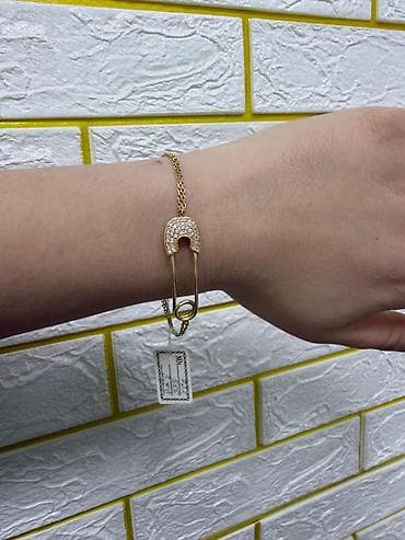 ağ qızılın qiyməti: Uzuk eyyar :585 prob cekisi : 2.65 qram 465m Qolbag eyyar:585prob — 2