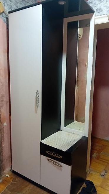 Шкафы: 1 дверь, С зеркалом, Черный, Другой материал, Распашной, Прямой шкаф — 1
