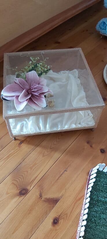 xonca desti: Toy ücün Şəffaf xonca. Şüşədən hazırlanmış, qızılı rəngli rhinestones — 3