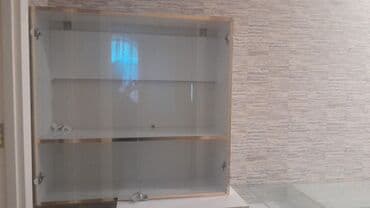 Şüşəli dolab vitrini