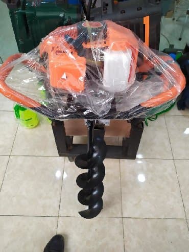 bakıda hava saatlıq: Yer qazan yeni keyfiyyətli benzin ilə isliyir — 1