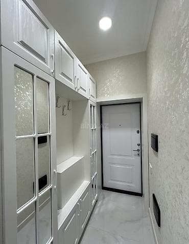 kiraye ev binede: Mənzilin təsviri: - Zövqlə dizayn olunmuş geniş zal: L formalı iri — 9