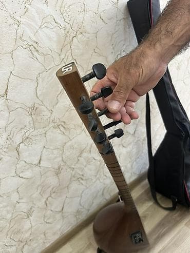 Elektrik saz (elektro-saz) – çanta ilə Sazbənd Usta Rizvanın — 3