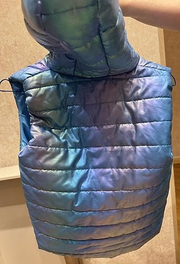 Uşaq üçün kapüşonlu qolsuz şişmə jilet - Rəng: mavi iridescent