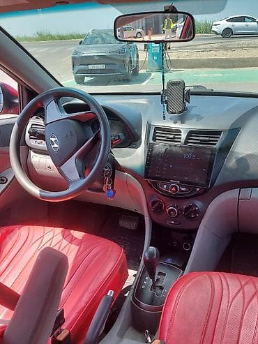 man sat: Hyundai Accent: 1.6 l | 2017 il Sedan — 6