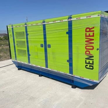 generator: Yaşıl və göy rəngli Genpower dizel generatoru. Elektrik enerjisi tələb — 10