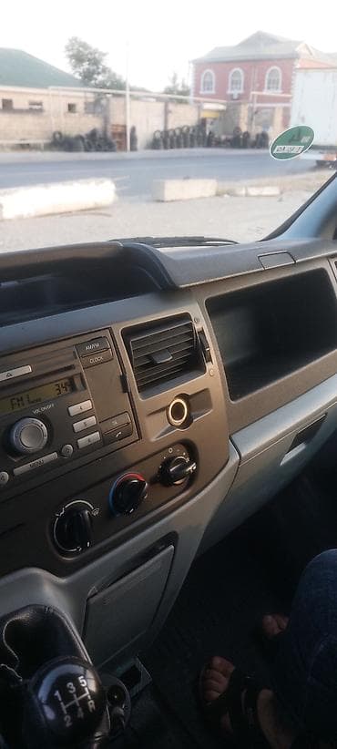 Ford Transit – salon və idarəetmə hissəsi - Markalı sükan və alətlər lalafo.az -da Ford Transit – salon və idarəetmə hissəsi - Markalı sükan və alətlər