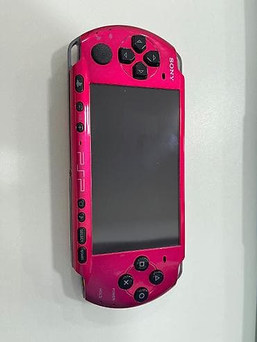 PSP 3000 modeli Tam işlək vəziyyətdədir. Yalnız üst korpus