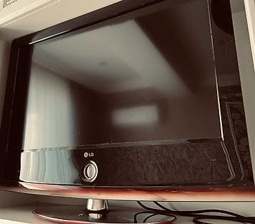 LG LCD televizor - Ekran: təxminən 32" LCD panel, parlaq çərçivə -
