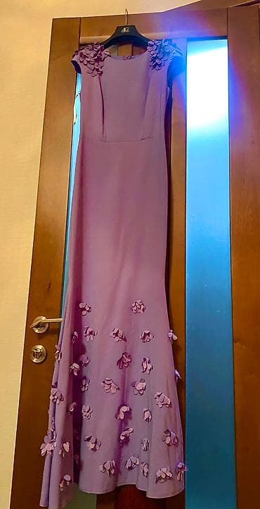 ziyafet qeyimleri: Ziyafet geyimi,S-M. Alinib 300 man,satilir 30 man,1 defe geyinilib — 1