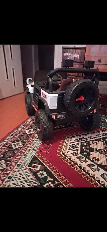 uşaq ucun saat: Uşaq üçün elektrikli maşın – “Super Car” 4x4 tipli - Korpusu: ağ/qara — 2