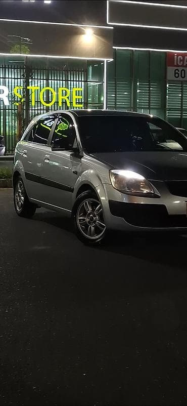 prius qapi: Kia Rio: 1.4 l | 2006 il Hetçbek — 1