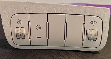 Avtomobil üçün ön panel işıqlandırma və idarəetmə bloku. Bu hissə — 1