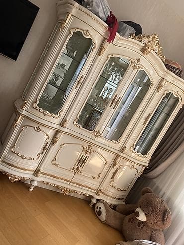 Klassik üslubda dəst mebel - Rəng: krem/ivori, qızılı naxış və — 2