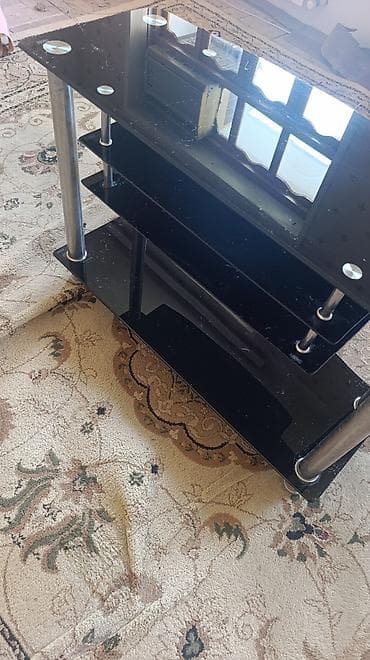 Qara şüşə TV stendi - Material: temperli qara şüşə rəflər