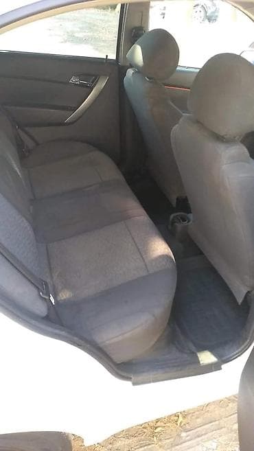 opel vectra c 2003: Ağ rəngli kompakt sedan Texniki və dizayn xüsusiyyətləri: - Kuzov: 4 — 4