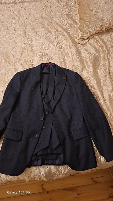 Kişi kostyum dəsti – 3 hissəli - Model: klassik qoltuqaltı düyməli