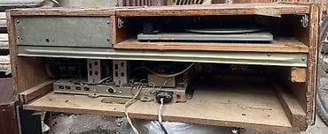 harley benton gitara: Retro radiola “Рекорд-314” (SSRİ istehsalı) Xüsusiyyətlər: - — 5