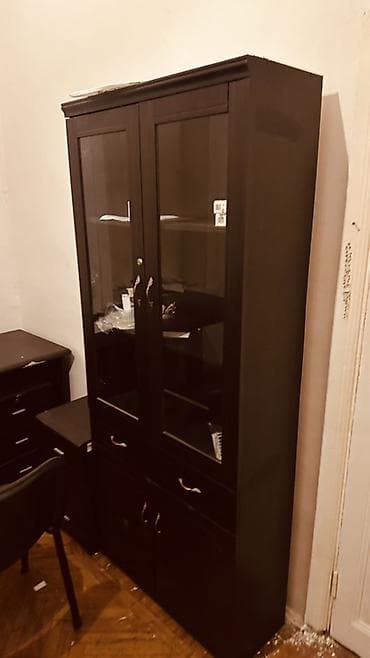 1) Ofis mebel dəsti – ağac Qara rengdə : 3 qabaq işçi masası, 1 böyük — 7