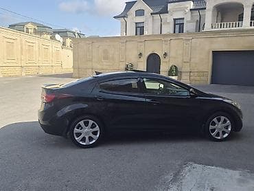 qara 07 sekilleri: Hyundai Elantra Limited – sedan Xüsusiyyətlər: - Korpus rəngi: qara - — 7