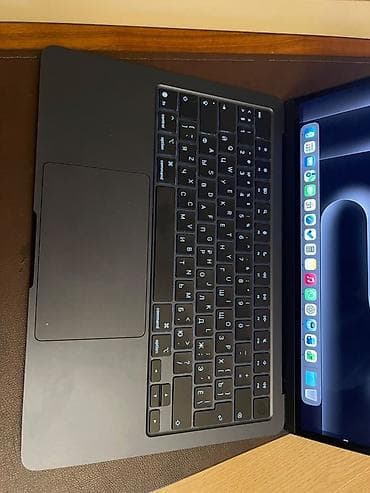 en ucuz apple macbook: Midnight.Nöqtə cızığı yoxdur.100% pil 45 devir.Karopkası adapteri — 2
