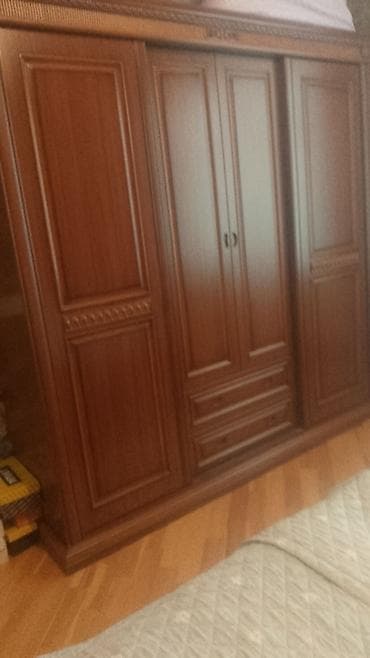 miz stol: Yataq otağı mebel dəsti satılır. Dəstə klassik üslubda hazırlanmış — 2