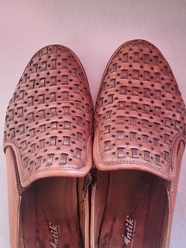 Təmiz dəri ayaggabi 1 sezon geyinilib səligəli galib. Almaniyadan — 1