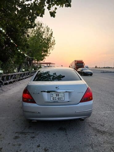 запчасти на фольксваген гольф 2: Gümüşü rəngli Nissan Teana avtomobili, dörd qapılı sedan modelidir — 5