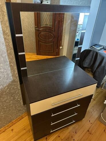 işlənmiş kamodlar: İşlənmiş, Güzgülü — 1