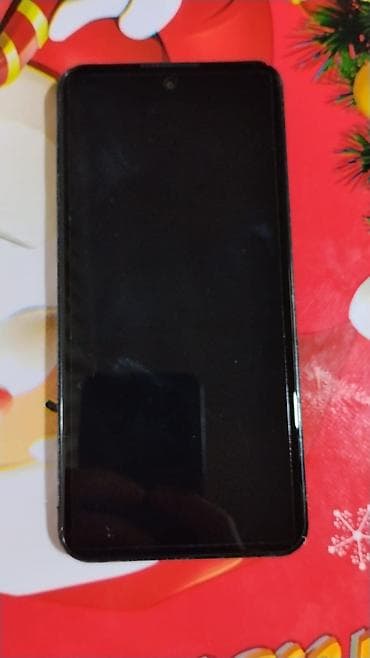 Smartfon - Tam ekranlı dizayn, ön kameraya görə ekranın yuxarı