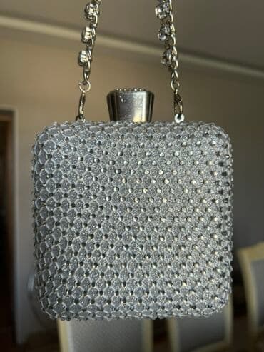 qaşlı çanta: Təzə kimidir, cəmi 1 dəfə toya götürülüb. Zərif gümüşü rəngdə — 1