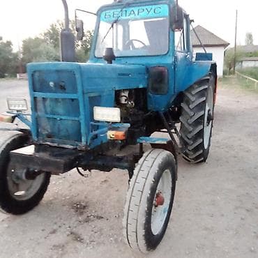 Belarus MTZ traktoru - Rəng: mavi, kabinalı - Ön təkərlər