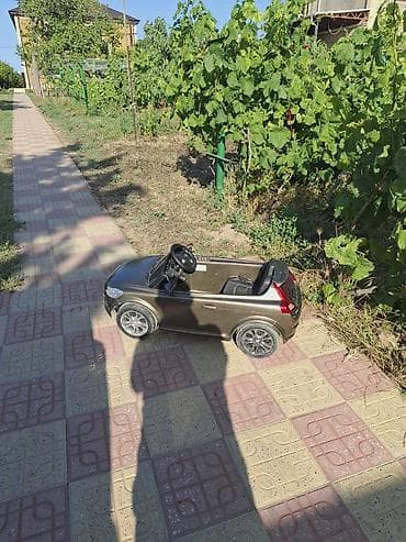 Salam,3 yaş ücün uşaq maşını Tam işlək vəziyyətdə. 055 980 77 — 4