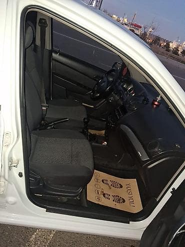 Aksesuarlar və tüninq: - Ön/Arxa işıqlar: klassik halogen faralar, duman işığı yuvaları olan — 5