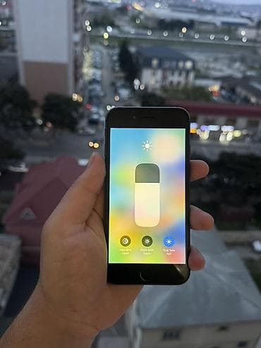 2.el telefon iphone: IPhone 8, 64 GB, Qara, Zəmanət, Barmaq izi, Simsiz şarj — 2