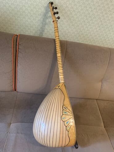 Sarı saz Yaygın saz evinin alətidi yenidi üstündəki adı lazım olsa