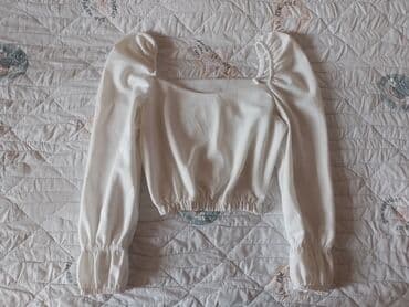 klassik koynekler: Ağ rəngli qısa bluz - Dizayn: kvadrat yaxa, çiyində yüngül büzgülü — 2