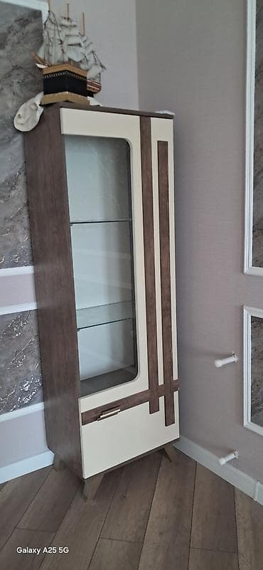 balaca skaf: Şüşəli dolab vitrini — 3