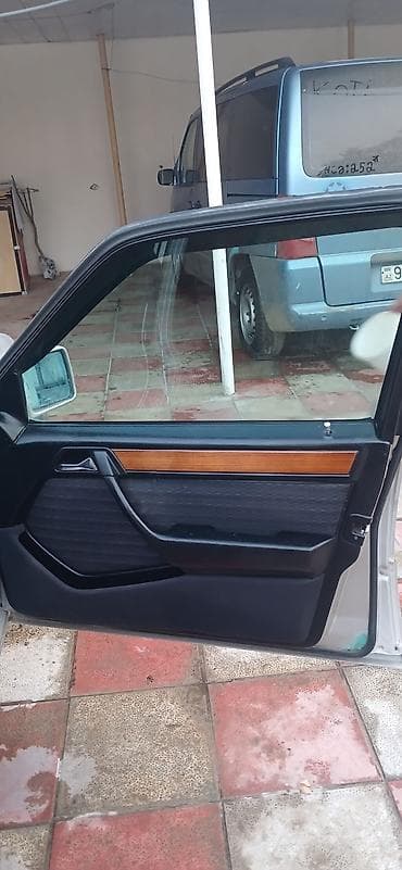 amg disk type 1 per page 40: Mercedes-Benz sedan (W124 kuzov) - Korpus: sedan, gümüşü rəng - Kuzov — 3