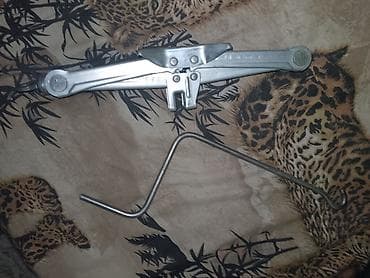 Su nəqliyyatı: Avtomobil üçün mexaniki qayçı tipli domkrat və fırlatma qolu (krik) — 1